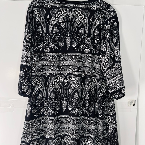 Black and White Paisley Blouse - Picture 7 of 9